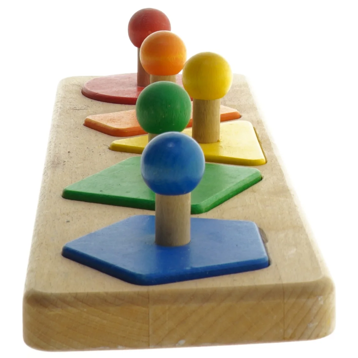 Træ-puslespil med farvede former (str. 36x10 cm)