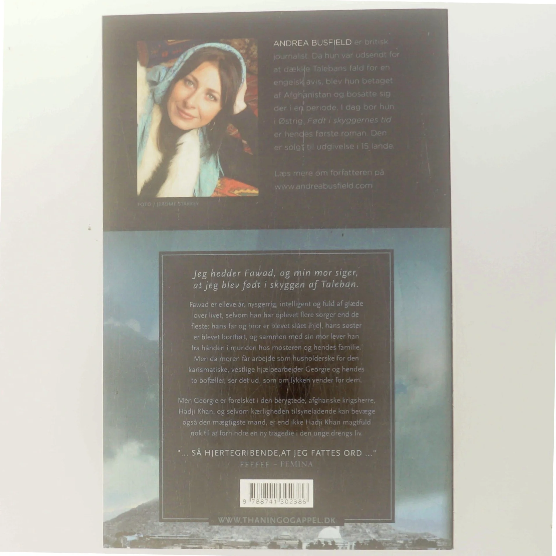 Født i Skyggernes Tid af Andrea Busfield (Bog)