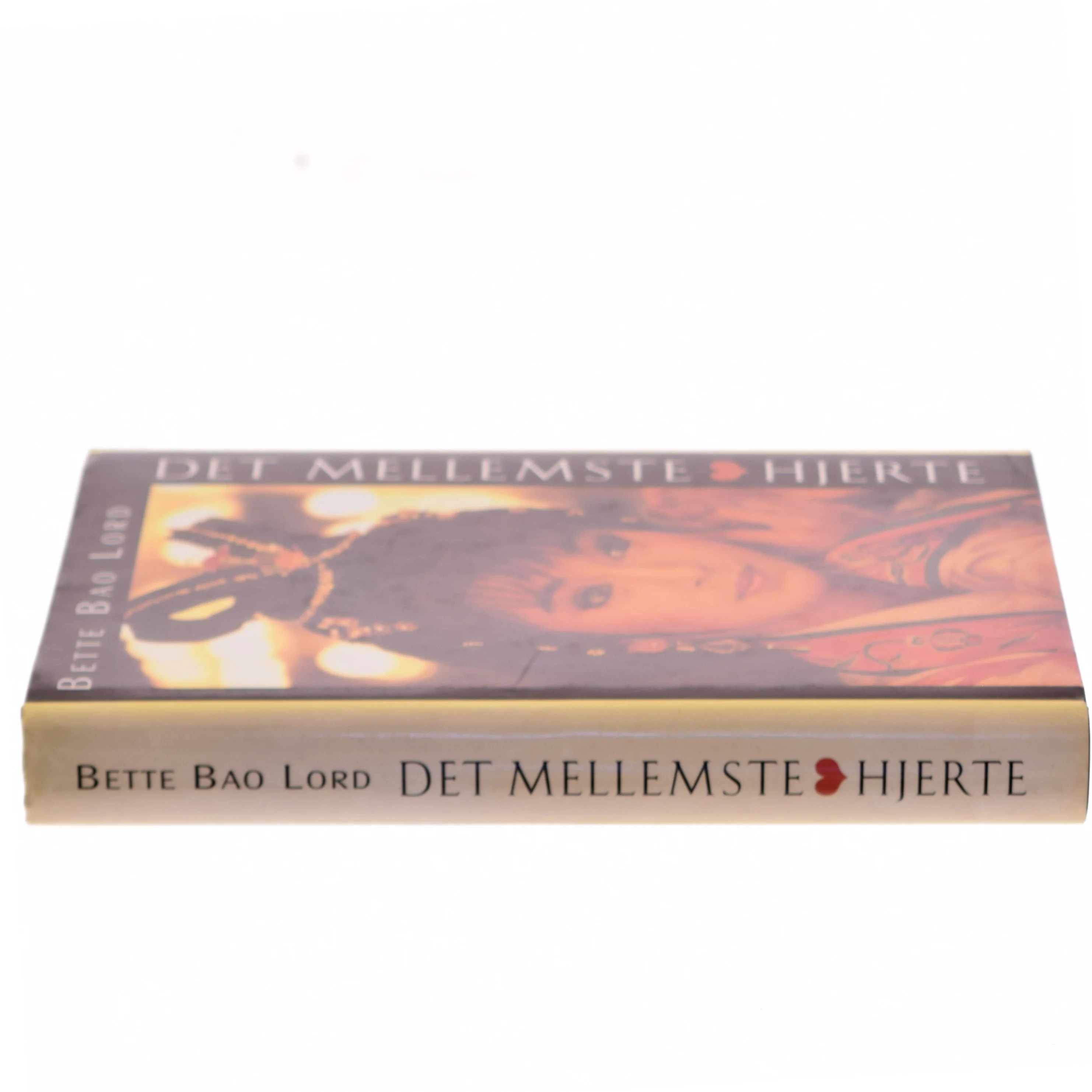 Det Mellemste Hjerte af Bette Bao Lord (Bog)