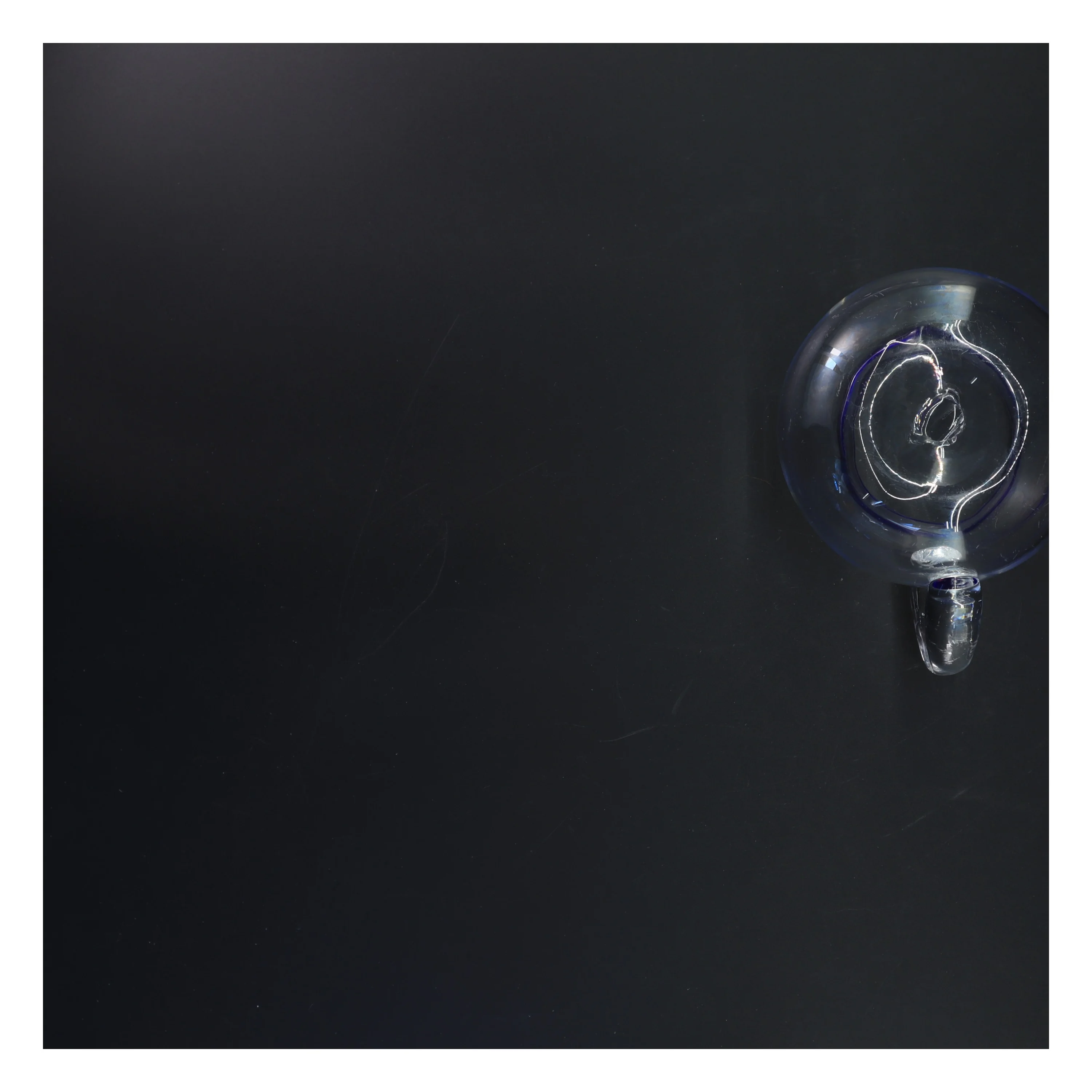 Glaskande og skål med blå kant (str. 14 og 8 cm)