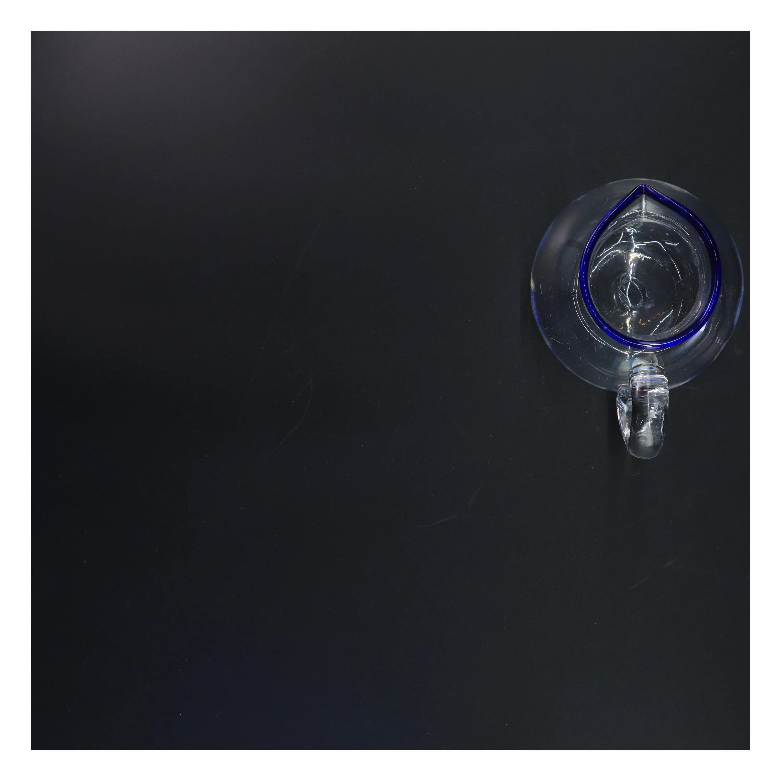 Glaskande og skål med blå kant (str. 14 og 8 cm)