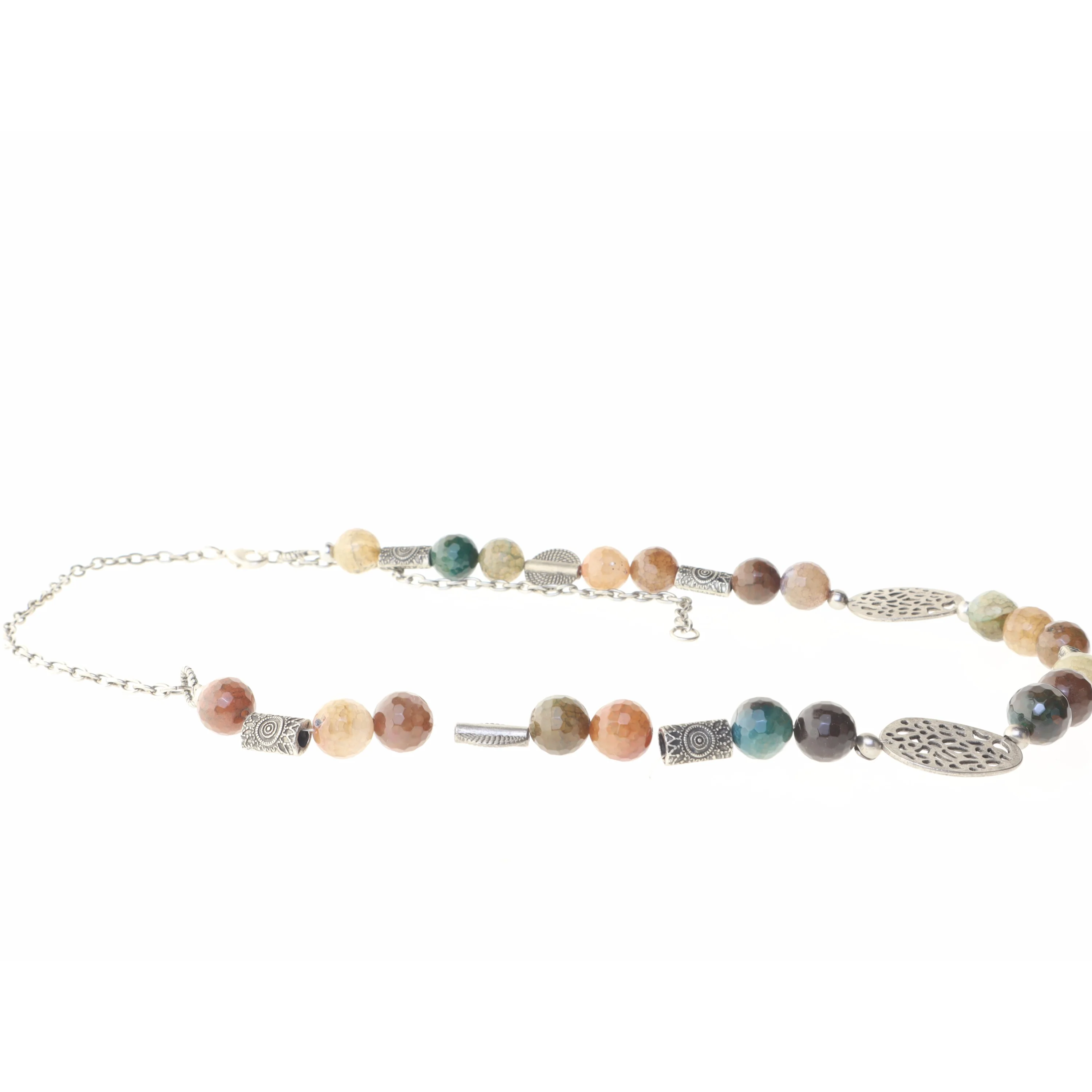 Lang halskæde med farvede perler (str. 75 cm)