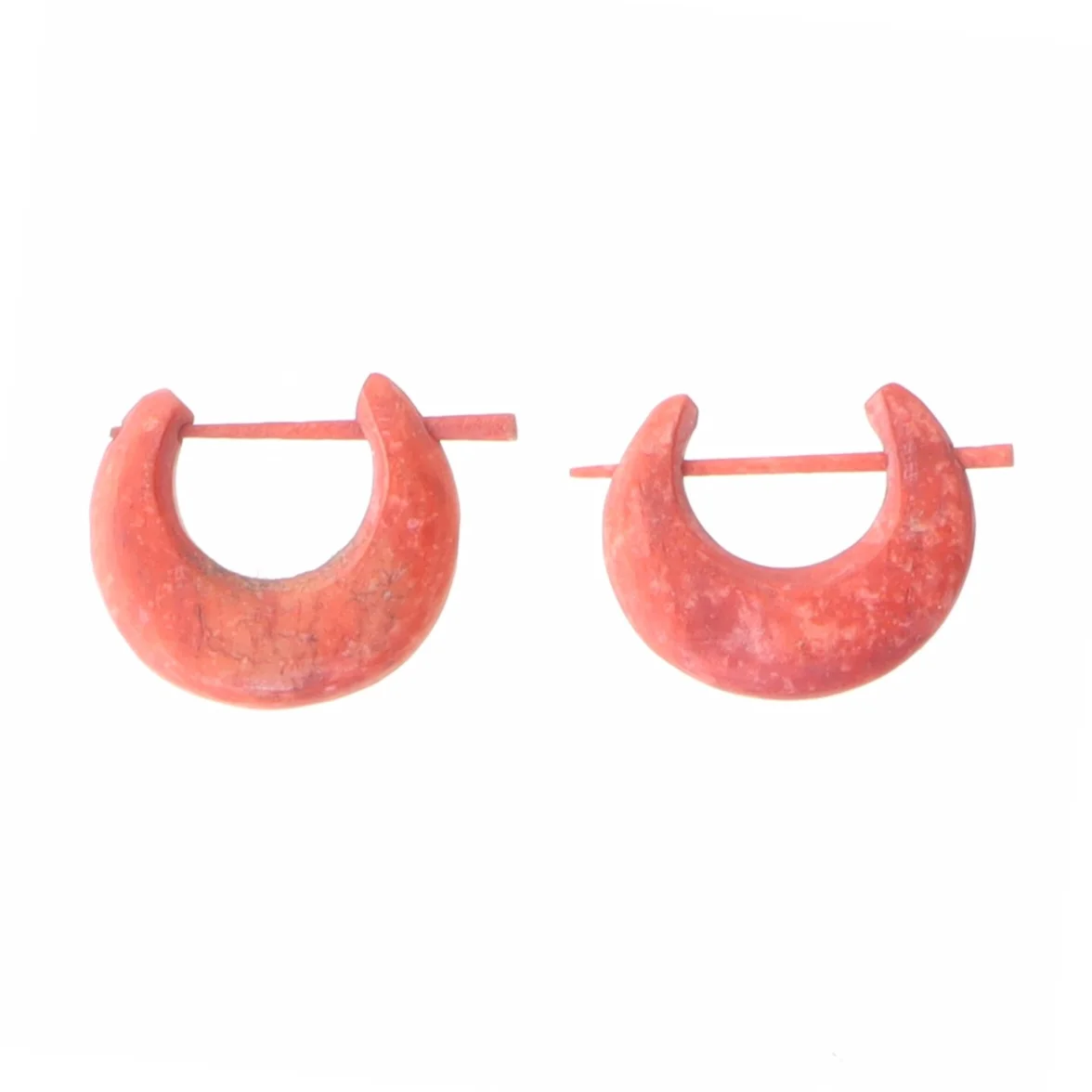 Røde øreringe i halvmåneform (str. 2 cm)