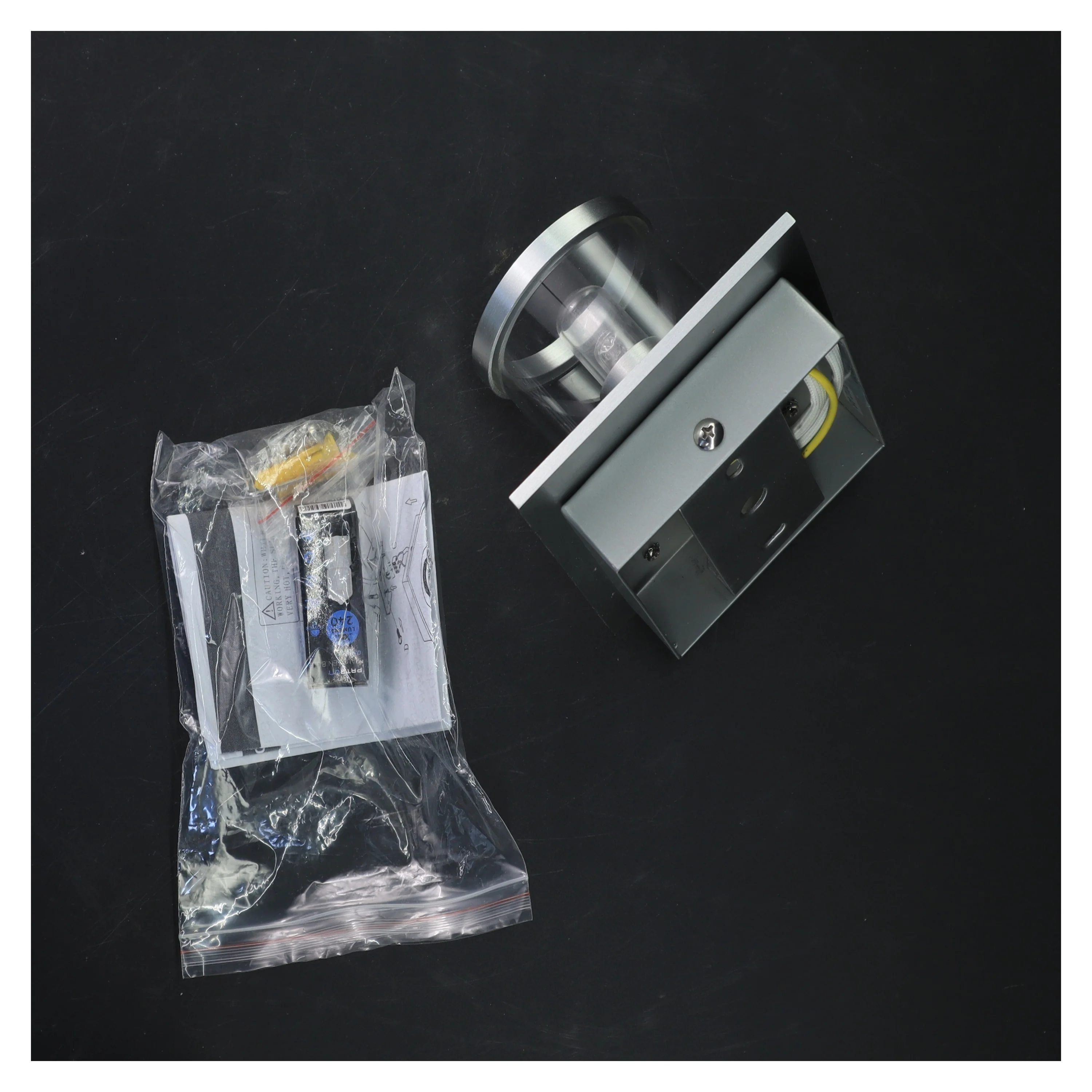 Kvadratisk indbygningslampe fra Illumina (str. 10x11x11 cm)