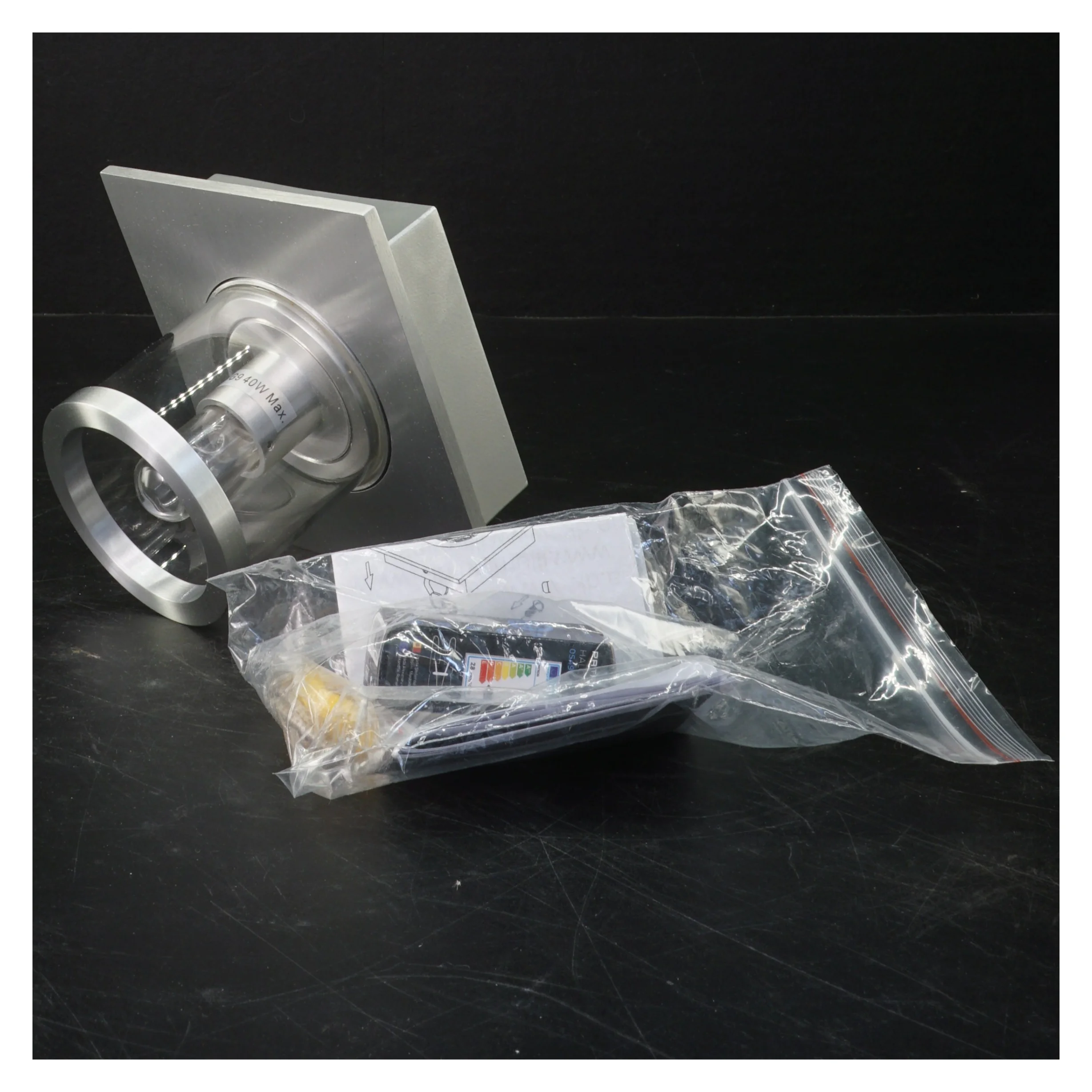 Kvadratisk indbygningslampe fra Illumina (str. 10x11x11 cm)