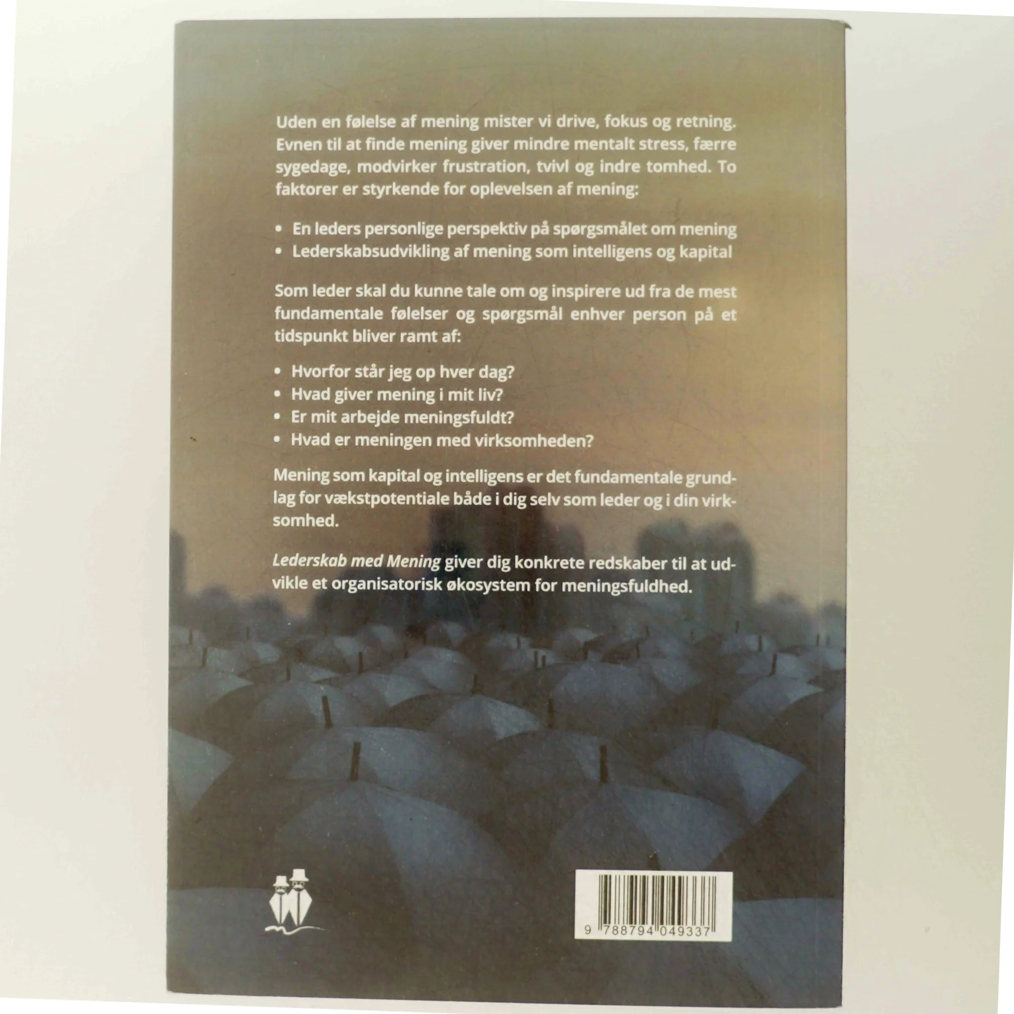 Lederskab med mening : bliv ninja i at udvikle meningsfuldt arbejde og et meningsfuldt liv på kun 27 dage : fagbog af Anja Elfrida Hald (f. 1974) (Bog)