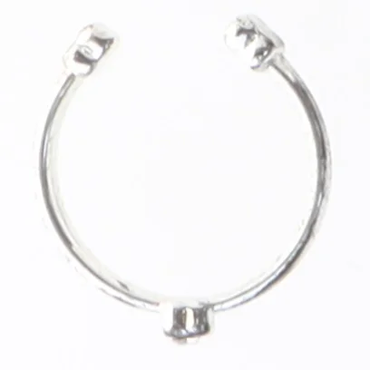 Sølvfarvet ørering med sten (str. 54 mm)