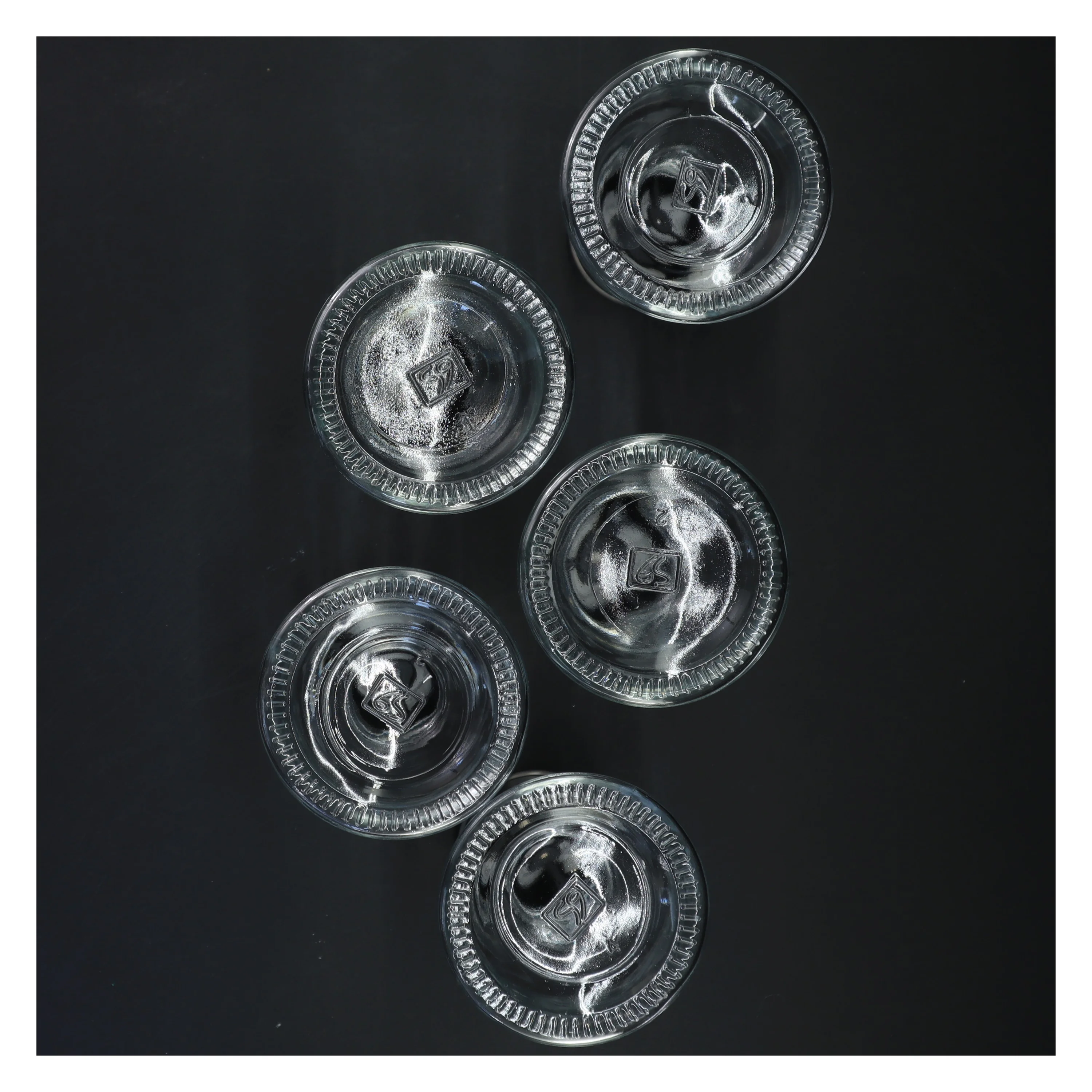 Sæt med fem glasbeholdere med metal låg (str. 14x8 cm)