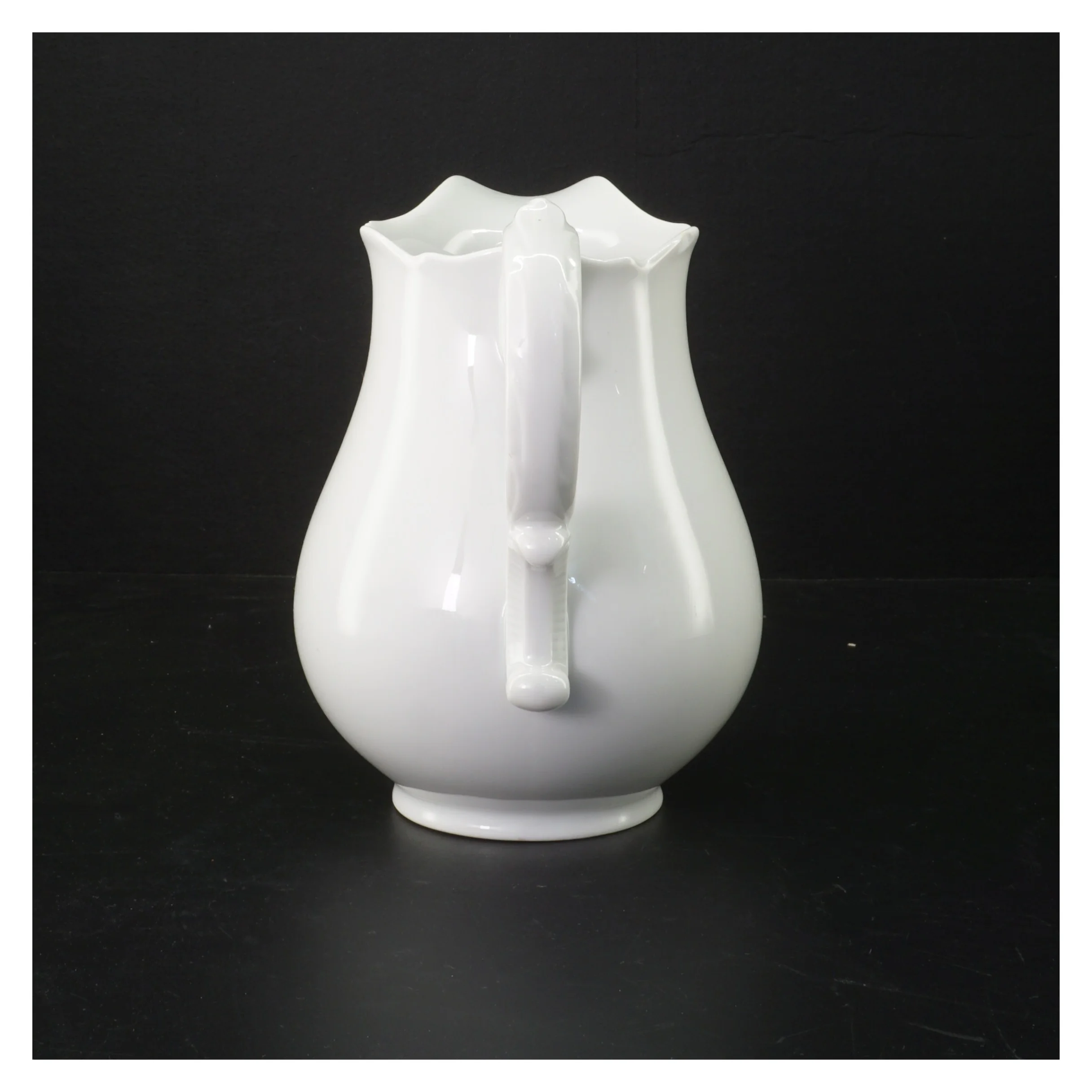 Porcelænskande med jordbærmotiver fra KPM (str. 20 cm)