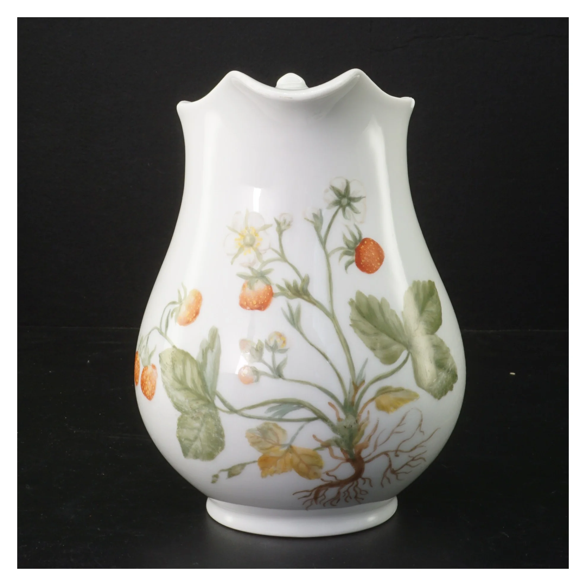 Porcelænskande med jordbærmotiver fra KPM (str. 20 cm)