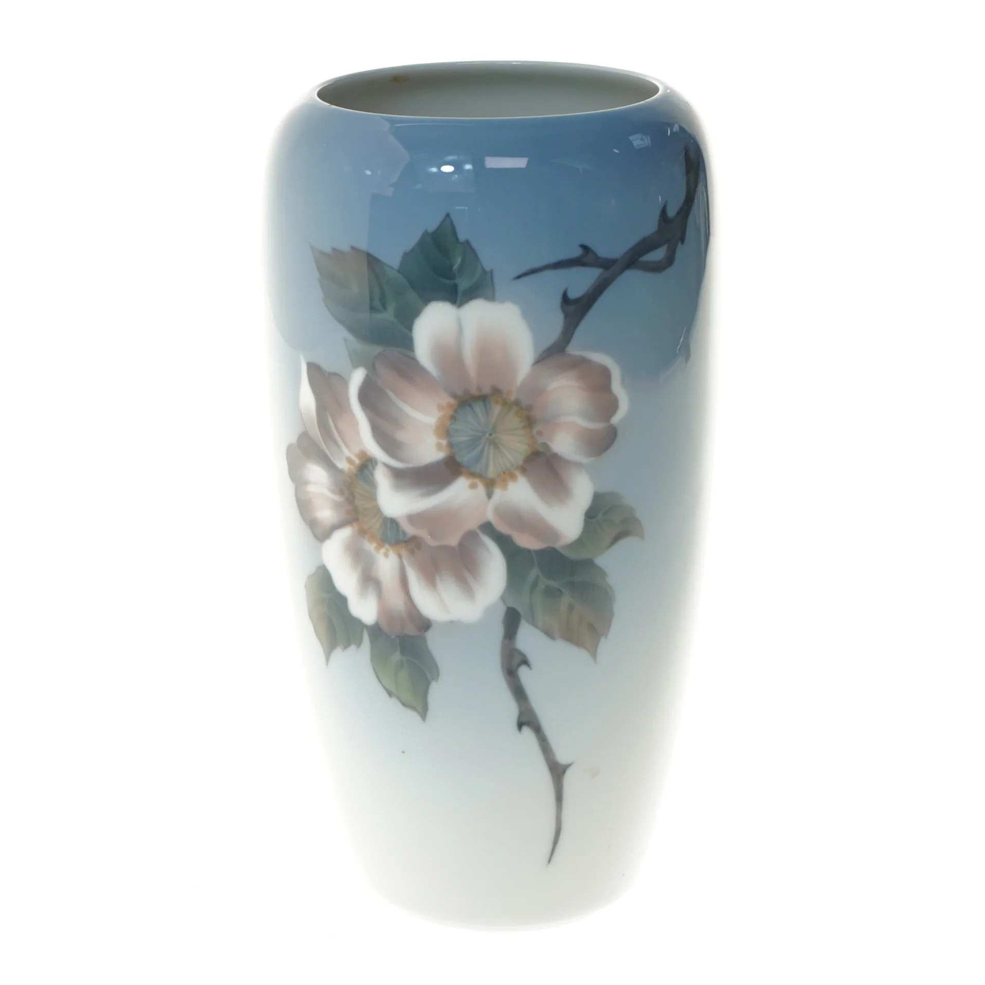 Bl&aring; vase med blomsterdesign fra Royal Copenhagen (str. &Oslash; 11 cm l&aelig;ngde 23 cm)
